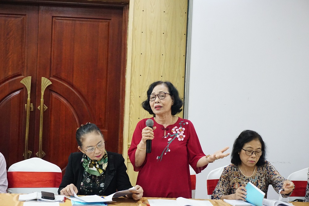 Bà Lê Thị Tám – Chủ tịch Hội Từ thiện và Bảo vệ quyền trẻ em TP Đà Nẵng phát biểu tại hội nghị
