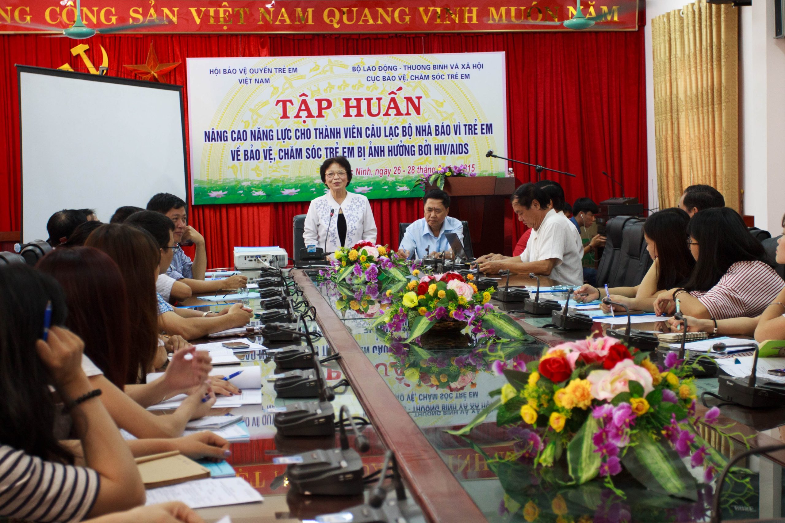 Chủ tịch Trần Thị Thanh Thanh phát biểu tại Tập huấn nâng cao năng lực cho thành viên Câu lạc bộ Nhà báo vì trẻ em tại Bắc Ninh năm 2015.