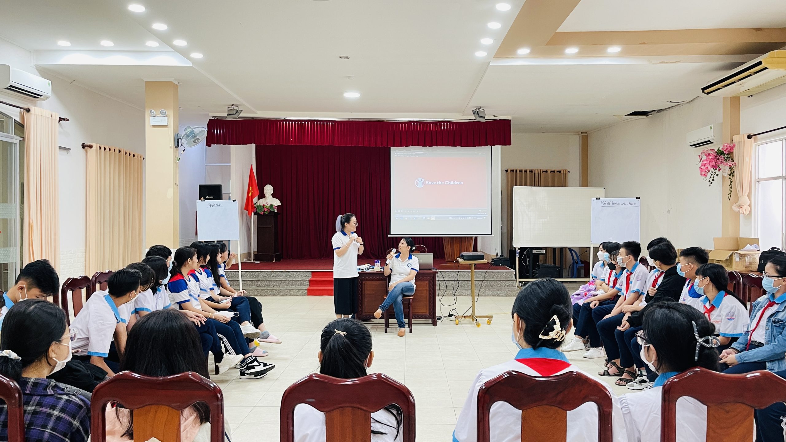 Diễn kịch tình huống trong cuộc gặp lấy ý kiến trẻ em về dự thảo Thông tư của Bộ Lao động, Thương binh và Xã hội tại Cần Thơ năm 2022