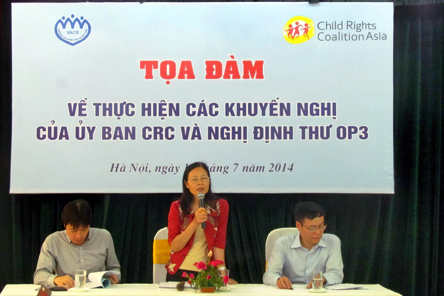 Phó Chủ tịch Trần Thị Mai Hương điều hành tại Tọa đàm về thực hiện các Khuyến nghị của Ủy ban Quyền trẻ em và Nghị định thư OP3 năm 2014
