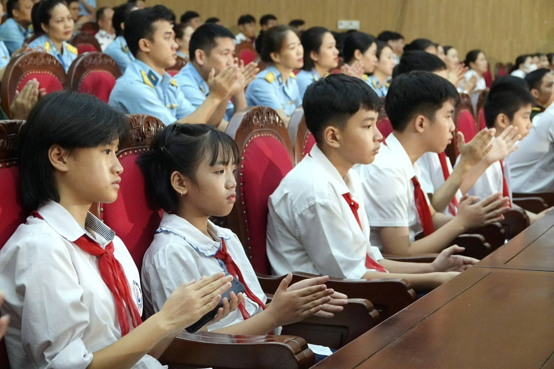 Các em học sinh tham dự buổi Lễ phát động.