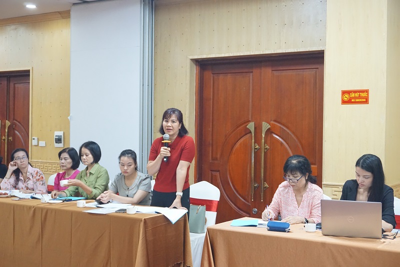 Bà Phạm Thị Thanh Yến - Trưởng phòng Chăm sóc và bảo vệ trẻ em Sở LĐTBXH tỉnh Hòa Bình phát biểu tại hội thảo