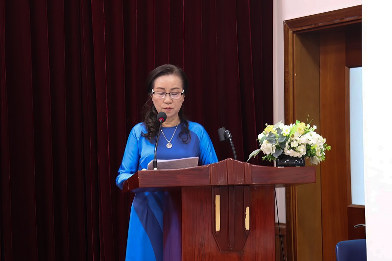 Bà Trần Thị Thu Hà – Cơ quan Thường trực phía Nam trình bày tham luận tại Đại hội
