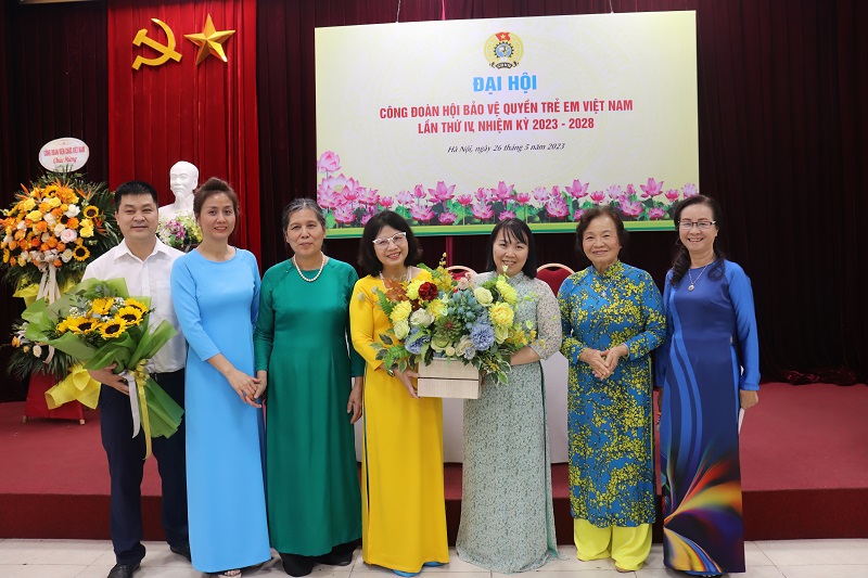 Ban chấp hành Công đoàn Hội Công đoàn Hội Bảo vệ quyền trẻ em Việt Nam khoá IV nhiệm kỳ 2023-2028 ra mắt Đại hội.