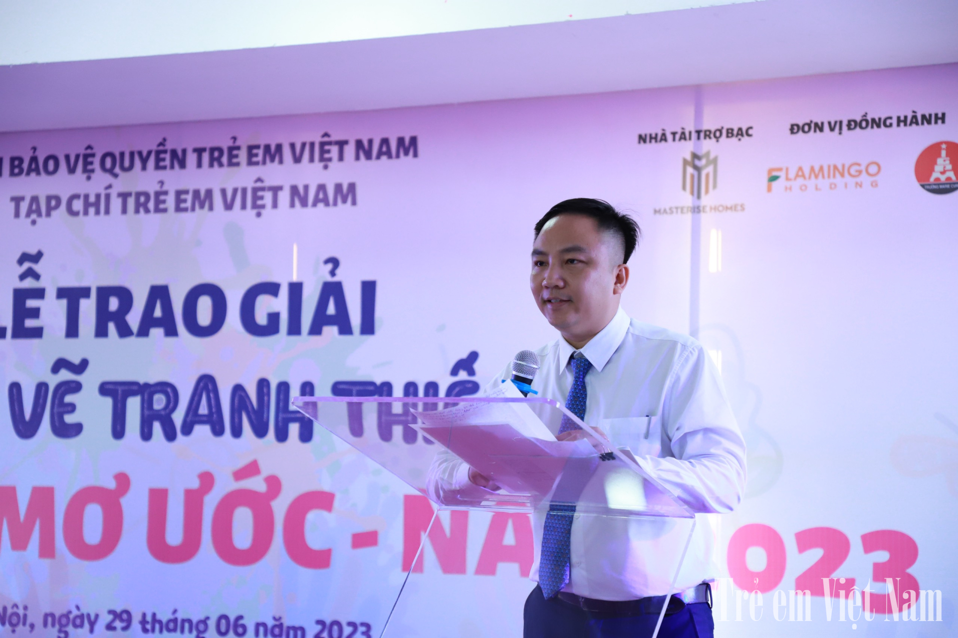 Ông Nguyễn Mạnh Huy - Tổng Biên tập Tạp chí Trẻ em Việt Nam, Trưởng Ban Tổ chức cuộc thi phát biểu.