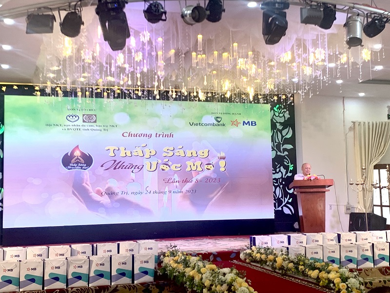 Ông Võ Anh Dũng - Phó Chủ tịch Hội Bảo vệ quyền trẻ em Việt Nam phát biểu khai mạc chương trình
