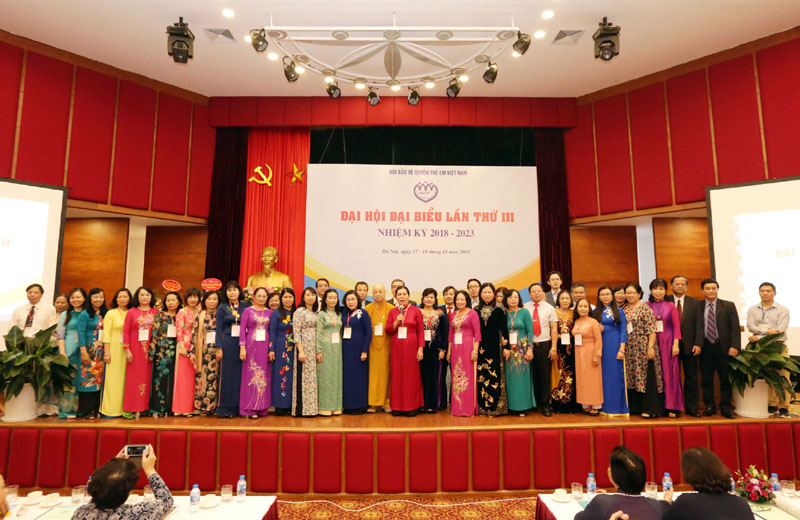 Ban Chấp hành Trung ương Hội Bảo vệ quyền trẻ em Việt Nam khóa III ra mắt đại hội nhiệm kỳ 2018-2023. 