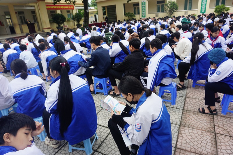 Toàn cảnh buổi tuyên truyền pháp luật tại trường THCS Tân Vinh (xã Tân Vinh, huyện Lương Sơn, tỉnh Hòa Bình)