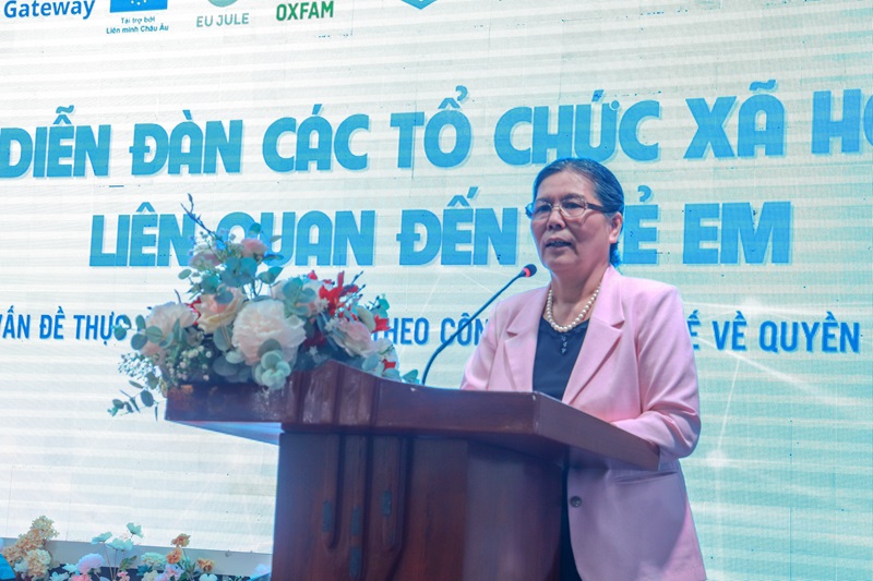 Chủ tịch Hội Bảo vệ quyền trẻ em Việt Nam Nguyễn Thị Thanh Hòa phát biểu khai mạc Diễn đàn