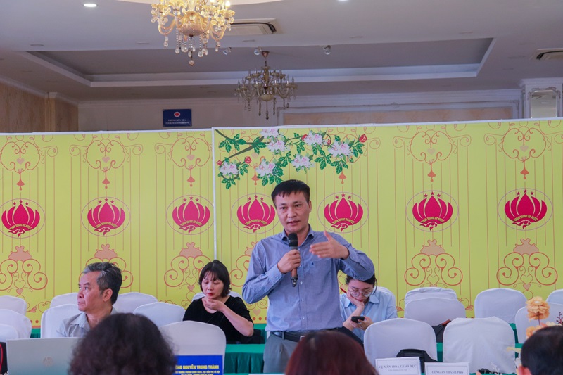 Ông Nguyễn Trung Thành – Phó trưởng phòng Chính sách, Cục Bảo trợ (Bộ Lao động, Thương binh và Xã hội) trao đổi tại Diễn đàn